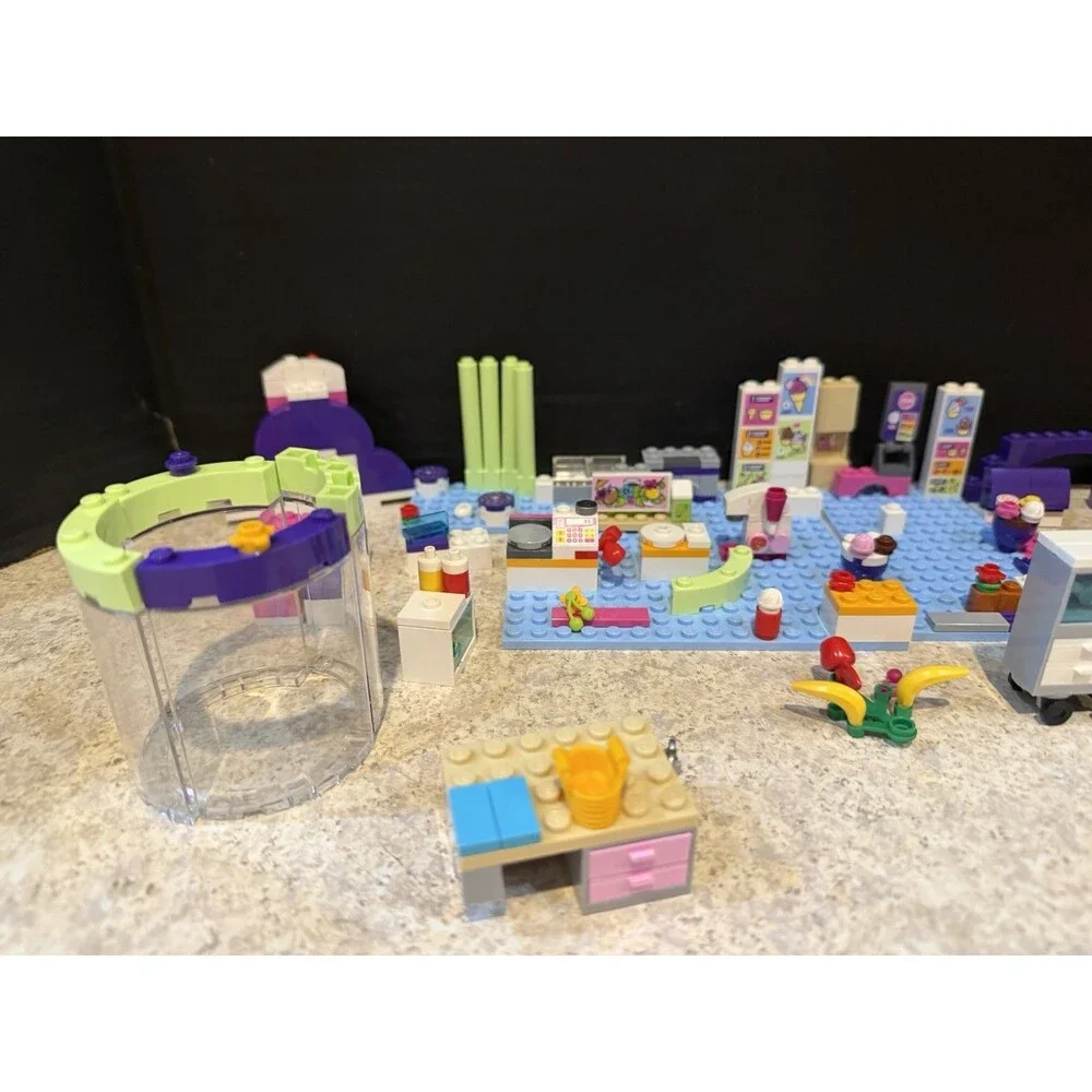 LEGO Friends 41320 Heartlake Frozen Yogurt Shop Building Only No Figures parts